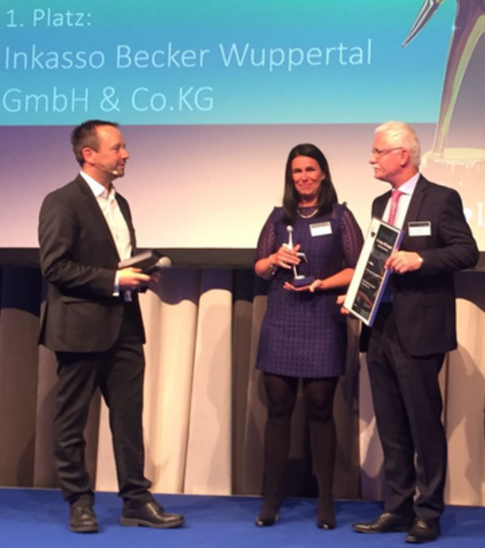 Am 19. Oktober 2016 nahm Geschäftsführerin Sandra Trotzowsky (38) aus Wuppertal in Baden-Baden den 1. Preis für das beste Forderungsmanagement in der Fitnessbranche von derr Fachzeitschrift body LIFE entgegen. Seit einem Monat häufen sich Beschwerden über mysteriöse Inkassoforderungen von ehemaligen FitnessKing-Kunden © GFKL Am 19. Oktober 2016 nahm Geschäftsführerin Sandra Trotzowsky (38) aus Wuppertal in Baden-Baden den 1. Preis für das beste Forderungsmanagement in der Fitnessbranche von derr Fachzeitschrift body LIFE entgegen. Seit einem Monat häufen sich Beschwerden über mysteriöse Inkassoforderungen von ehemaligen FitnessKing-Kunden © GFKL