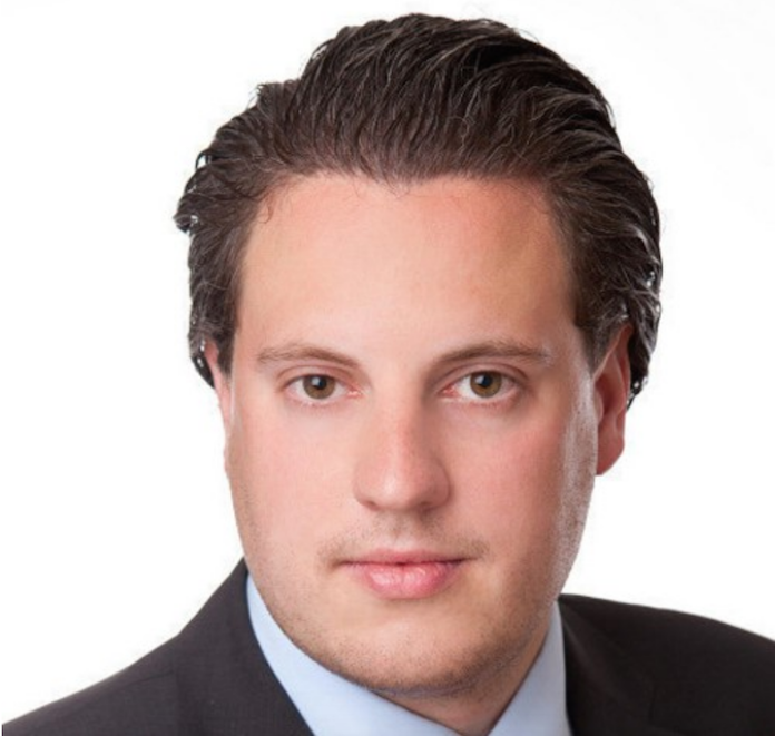 Maximilian Breidenstein (32) aus Kaarst am Niederrhein in NRW ist Geschäftsführender Gesellschafter der Baumschule und Baumverkäuferin Timberfarm GmbH und der Baumkäuferin und Landpächterin Panarubber 18 GmbH & Co. KG, beide mit Sitz in der der Friedrich-Ebert-Straße 31 in Düsseldorf © Maximilian-Breidenstein.de/Timberfarm-GmbH/ Maximilian Breidenstein (32) aus Kaarst am Niederrhein in NRW ist Geschäftsführender Gesellschafter der Baumschule und Baumverkäuferin Timberfarm GmbH und der Baumkäuferin und Landpächterin Panarubber 18 GmbH & Co. KG, beide mit Sitz in der der Friedrich-Ebert-Straße 31 in Düsseldorf © Maximilian-Breidenstein.de/Timberfarm-GmbH/