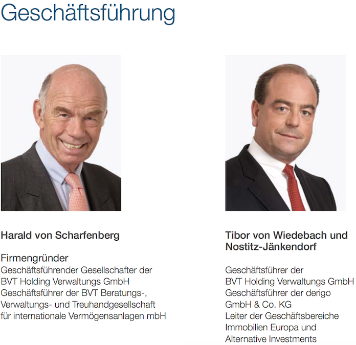 Firmengründer und geschäftsführender Gesellschafter der BVT Unternehmensgruppe sowie Vertriebschef Harald von Scharfenberg (74, links) aus München und BVT- und derigo-Geschäftsführer und Portfoliomanager Kaufmann Tibor von Wiedebach und Nostitz-Jänkendorf (50) aus München © Ausriss aus BVT.de aus der Leopoldstraße 7 in München Performancebericht 2017 Firmengründer und geschäftsführender Gesellschafter der BVT Unternehmensgruppe sowie Vertriebschef Harald von Scharfenberg (74, links) aus München und BVT- und derigo-Geschäftsführer und Portfoliomanager Kaufmann Tibor von Wiedebach und Nostitz-Jänkendorf (50) aus München © Ausriss aus BVT.de aus der Leopoldstraße 7 in München Performancebericht 2017