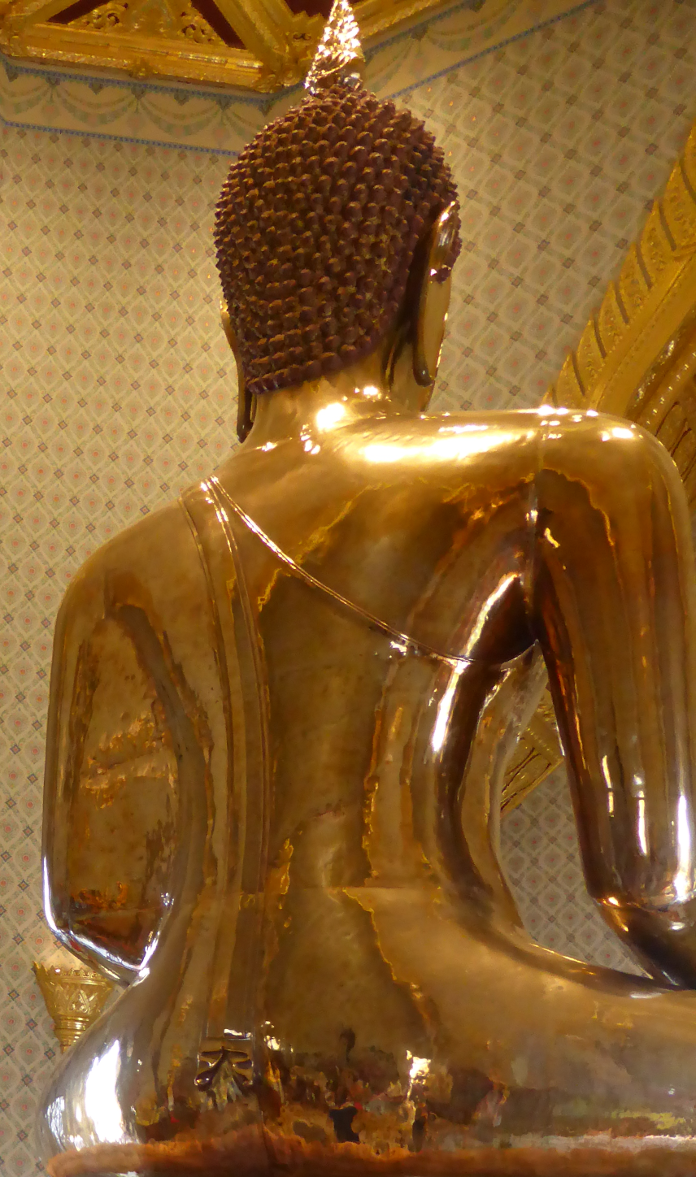 Er besteht aus 5,5 Tonnen Feingold und ist der größte Massivgold Buddha der Welt: Der sitzende Buddha im Tempel Wat Traimat in Thailands Hauptstadt Bangkok © Siegfried Siewert / GoMoPa.net