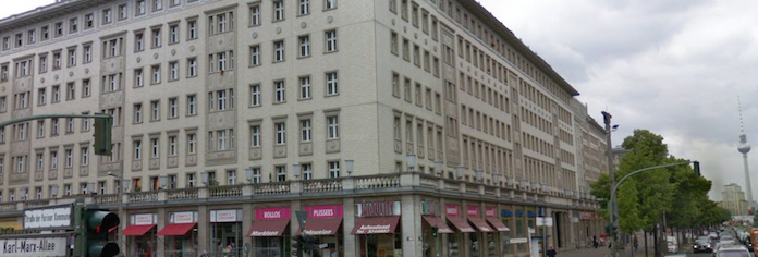 Predac Immobilien verkaufte zum Ende vergangenen Jahres an die Deutsche Wohnen unter anderem die Karl-Marx-Allee 90 C Ecke Straße der Pariser Kommune in Berlin Friedrichshain © Google Streetview Juni 2008