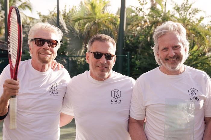 Sir Richard Branson, von links, während eines R360-Networking-Tennismatches mit R360-Geschäftsführer Michael Cole und Christopher Ryan, einem ehemaligen Tiger 21-Vorsitzenden in Texas und Puerto Rico (Millionäre helfen Millionären) und Geschäftsführer von GoBundance, einer professionellen Networking-Gruppe © R360
