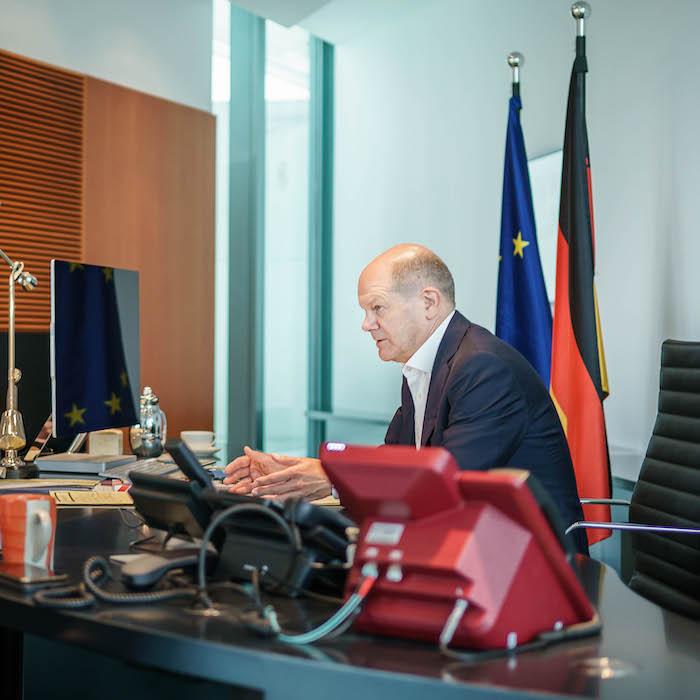 Bundeskanzler Olaf Scholz beim Telefonat mit dem russischen Präsidenten Wladimir Putin am 13. September 2022 © Bundeskanzler Tweet auf Twitter.com