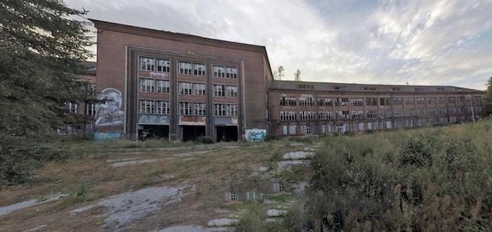 Hitlers Kleiderkammer – das Heeresbekleidungshauptamt und spätere Russen-Panzer-Kaserne an der Schwanebecker Chaussee im Bernauer Ortsteil Ladeburg © wikimapia.org Padonaka39