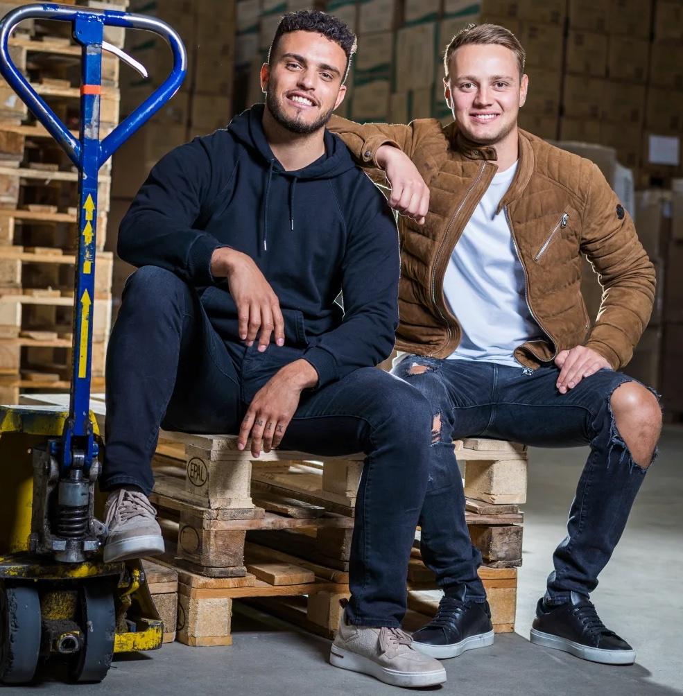 Millionäre mit unzertifizierten Wucher- und Mängel-Corona-Masken aus Zürich: Luca Steffen (links) und Jascha Rudolphi © Emix Trading AG, Zug