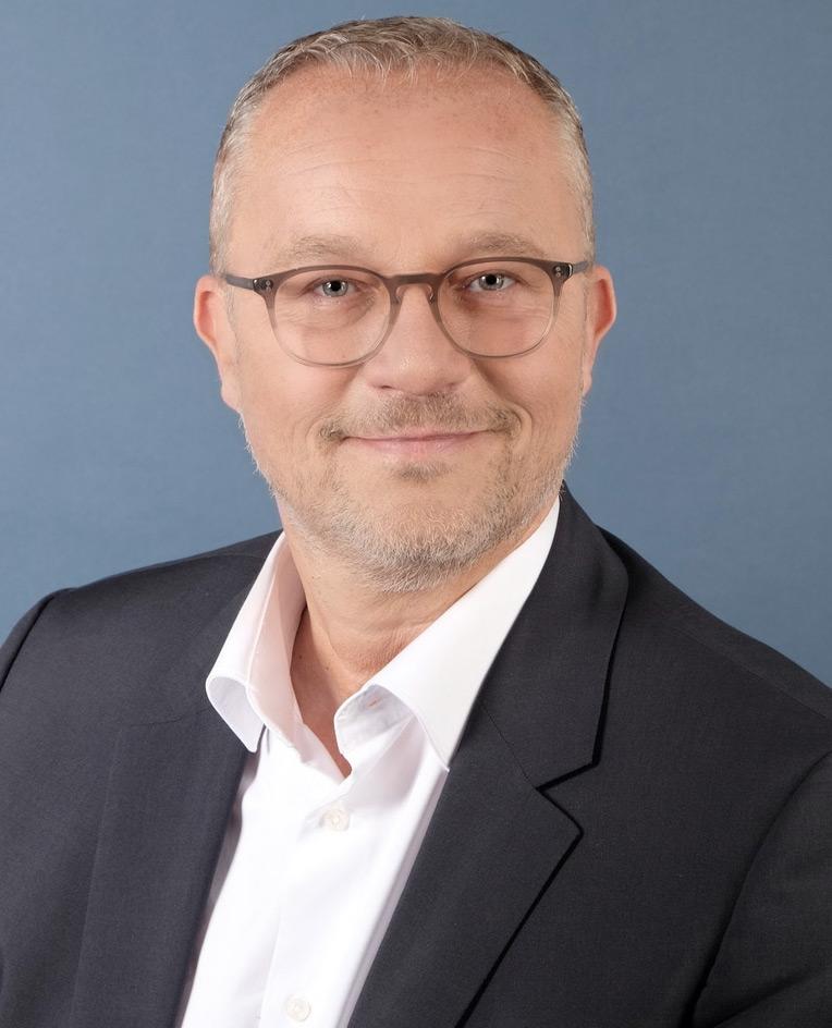 Eric Mozanowski (56), Vertriebsvorstand der Estavis AG in Berlin von 2008 bis 2011, seit 2011 Geschäftsführender Gesellschafter der ZuHause Real Estate Group GmbH in Stuttgart