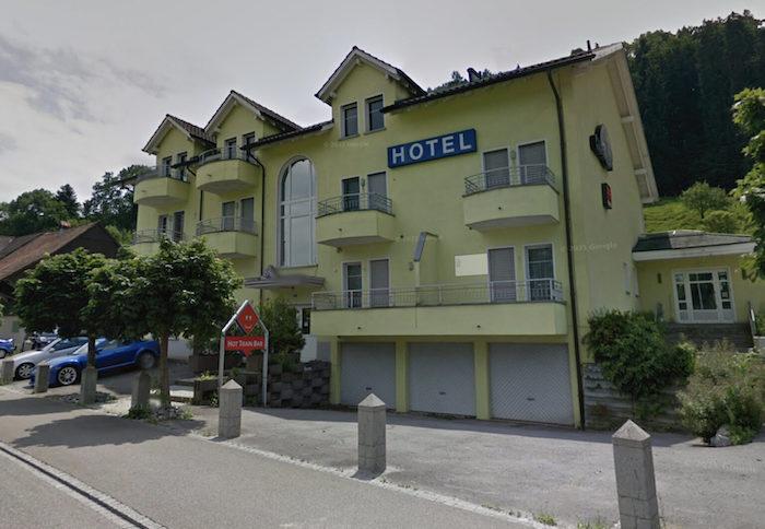 





Die Banker finanzierten der Platon AG mit Christos Alexis an der Spitzen auch einen Puff in Rheineck bei Sankt Margrethen nahe Bodensee, in dem sie dann wilde Partys gefeiert haben sollen © google streetview 2021